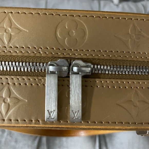 Authentic Louis Vuitton bag - Picture 16 of 17